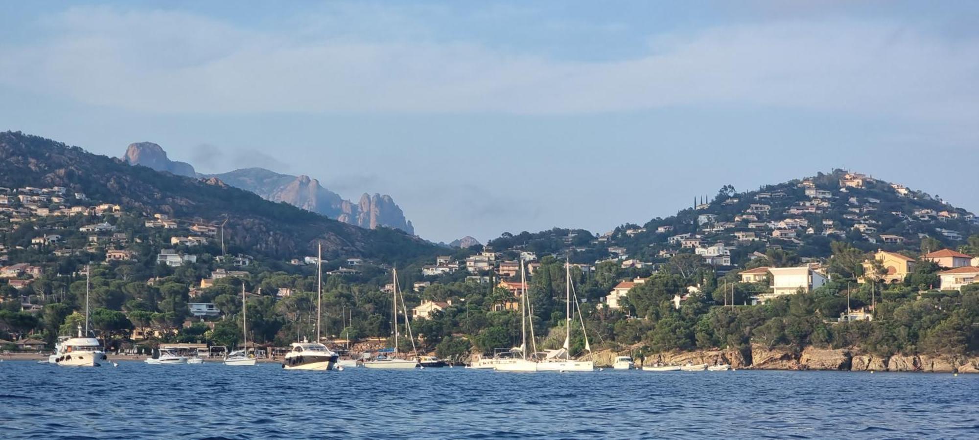 Agay Cap Esterel Village Allee Fleurs - F2 Clim Vue Golf Et Mer - Grande Terrasse Plein Sud Saint-Raphaël Exterior foto