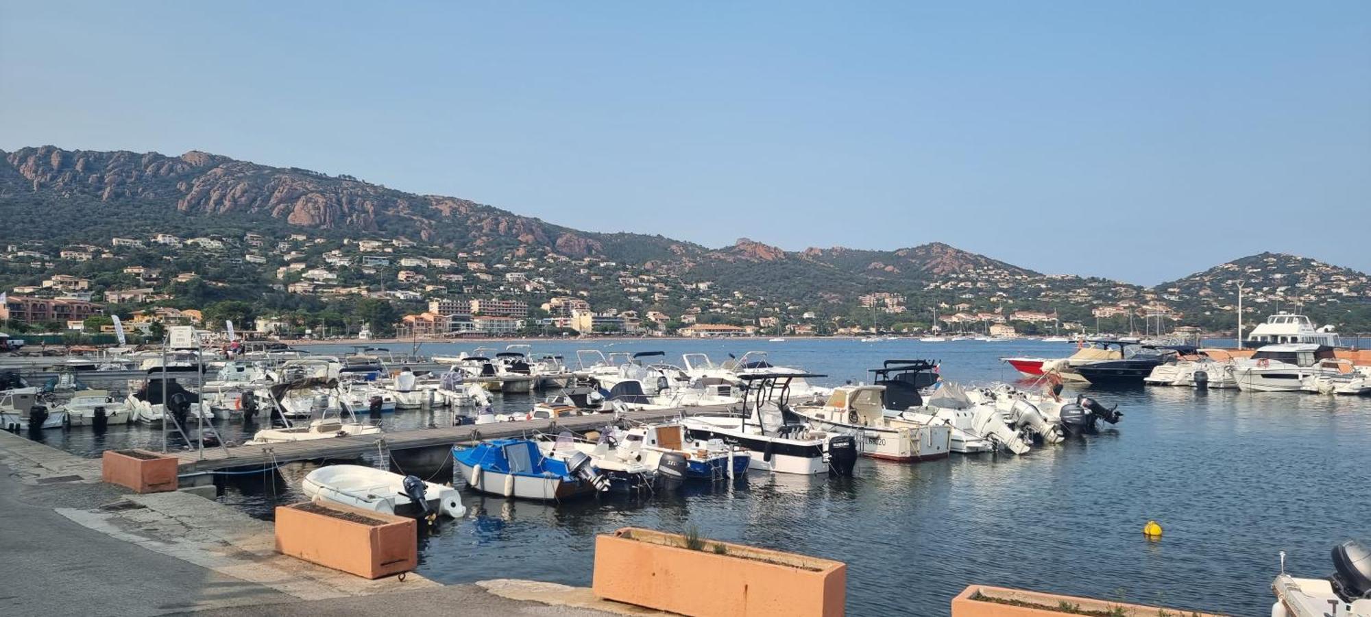 Agay Cap Esterel Village Allee Fleurs - F2 Clim Vue Golf Et Mer - Grande Terrasse Plein Sud Saint-Raphaël Exterior foto