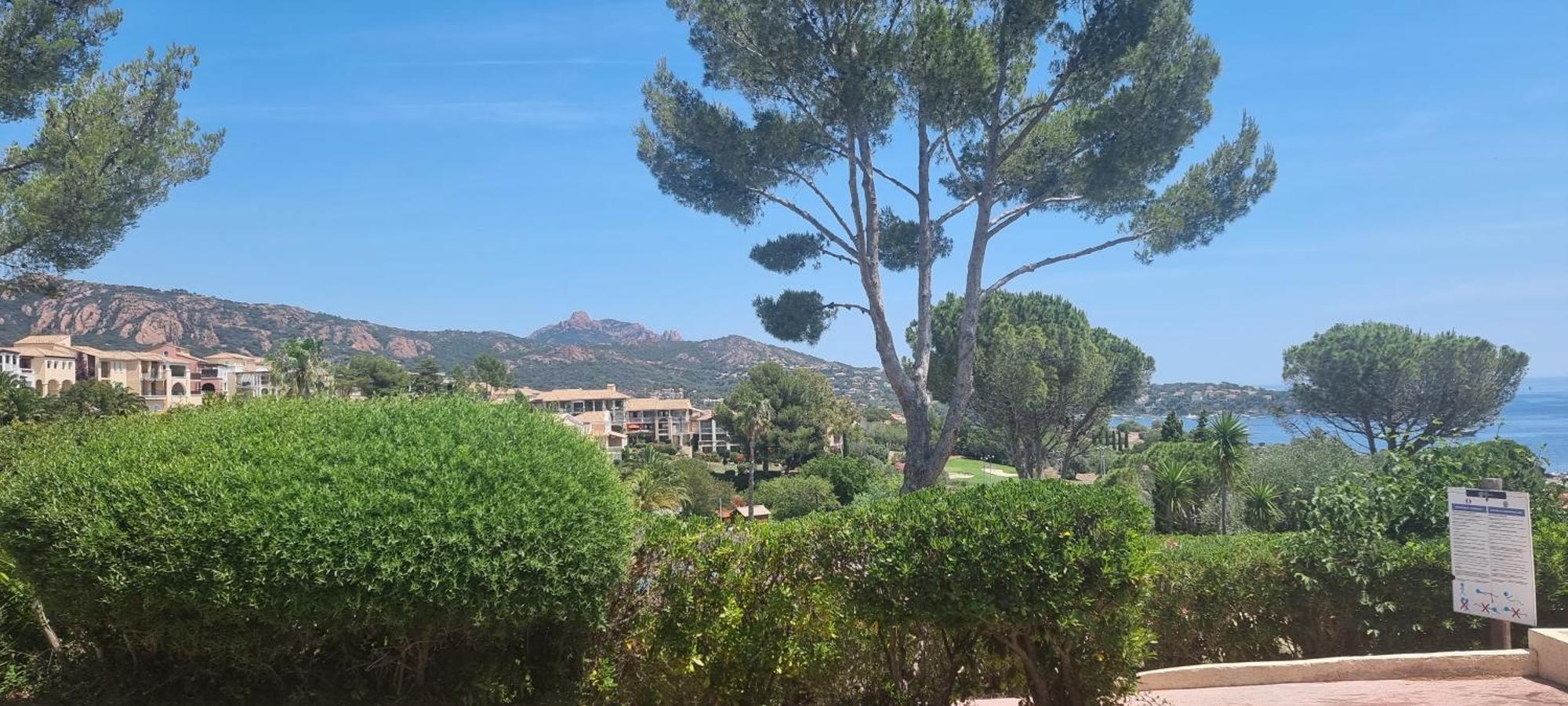 Agay Cap Esterel Village Allee Fleurs - F2 Clim Vue Golf Et Mer - Grande Terrasse Plein Sud Saint-Raphaël Exterior foto
