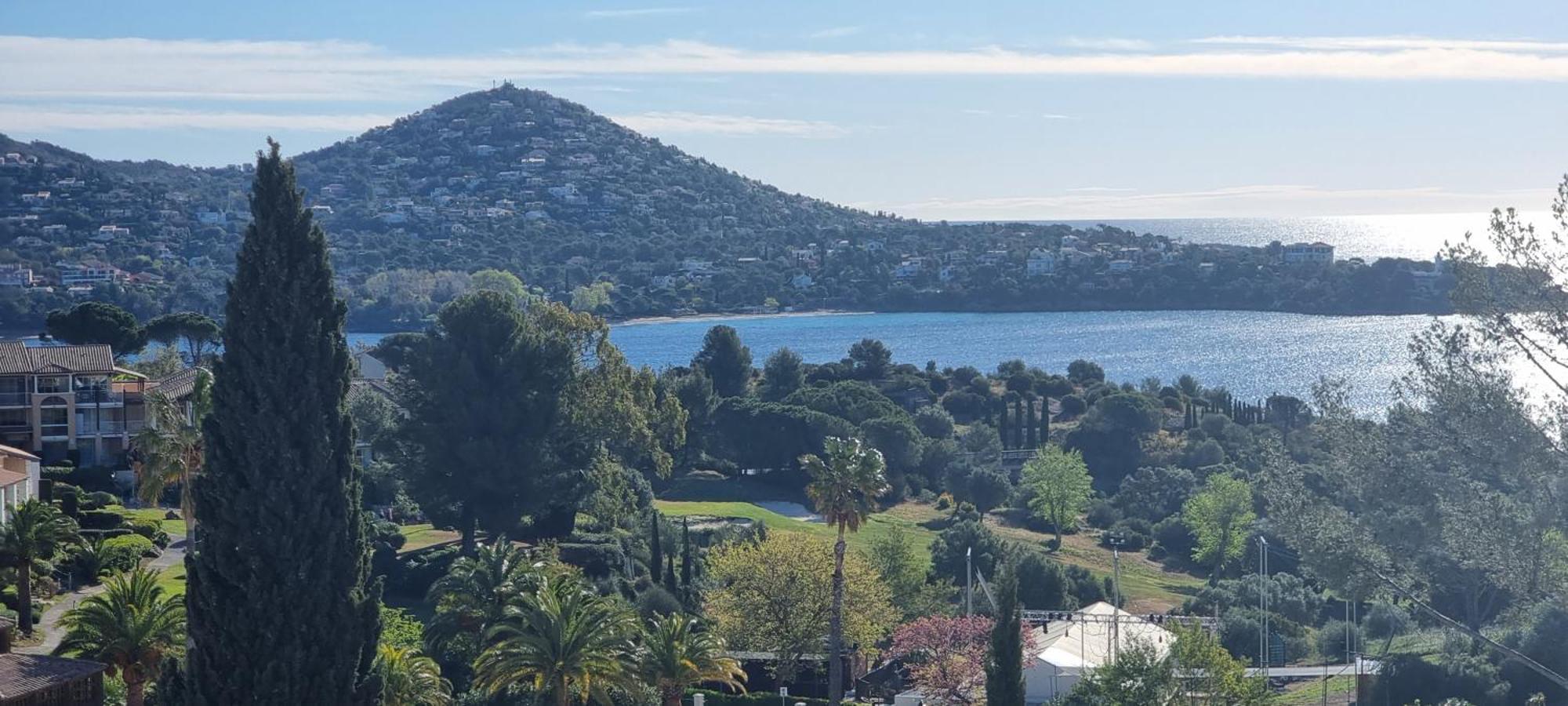 Agay Cap Esterel Village Allee Fleurs - F2 Clim Vue Golf Et Mer - Grande Terrasse Plein Sud Saint-Raphaël Exterior foto
